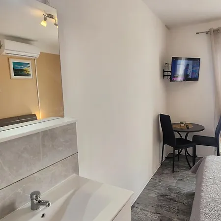 Oleander 2 In * Pakoštane